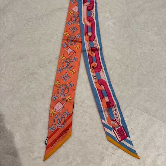 Louis Vuitton Silk Bandeau Scarf – Multicolor Monogram & Chain Print - Picture 2 of 3